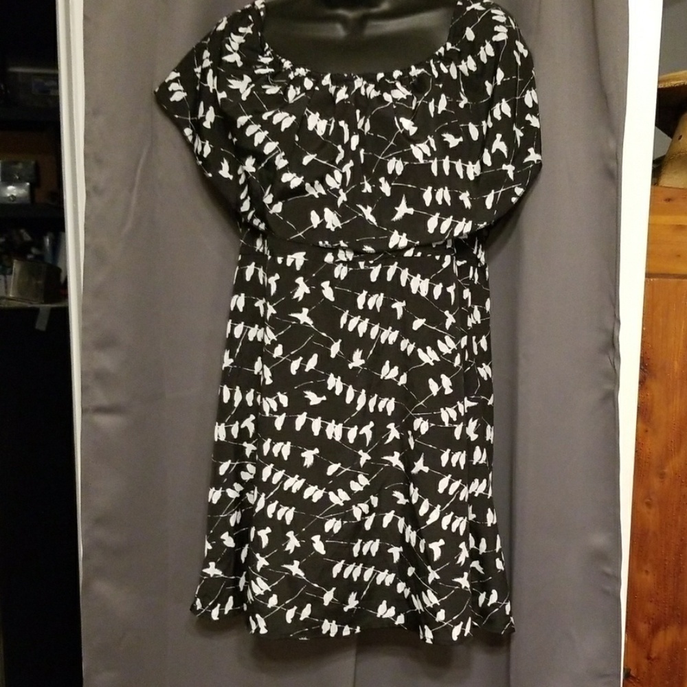 Love, FIRE Women's Off Shoulder Dress Black/ White Birds‎ size S EUC